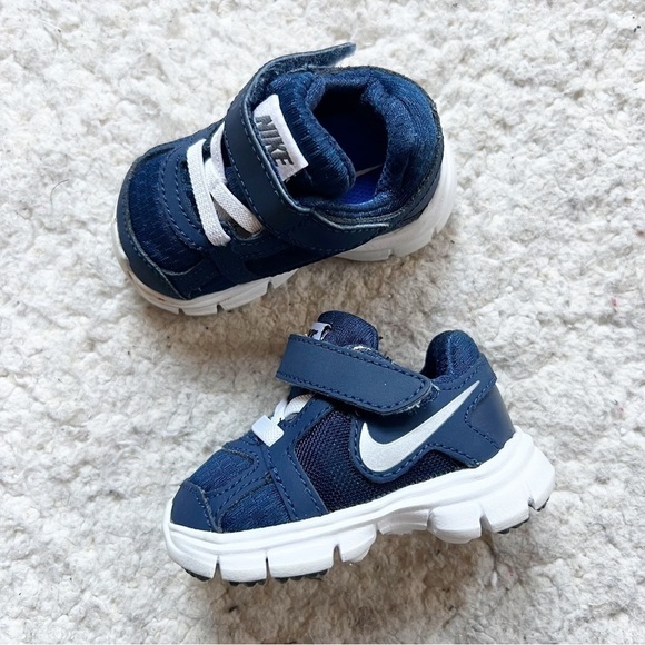 Nike Baby Navy Blue and White Fusion ST 2 Trainers Size 2.5C - Picture 1 of 11